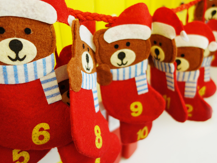 1er décembre. Un calendrier de l'Avent au bureau